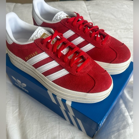 NWT Adidas platform Gazelle Bold red Sneakers size 6 - Picture 1 of 4